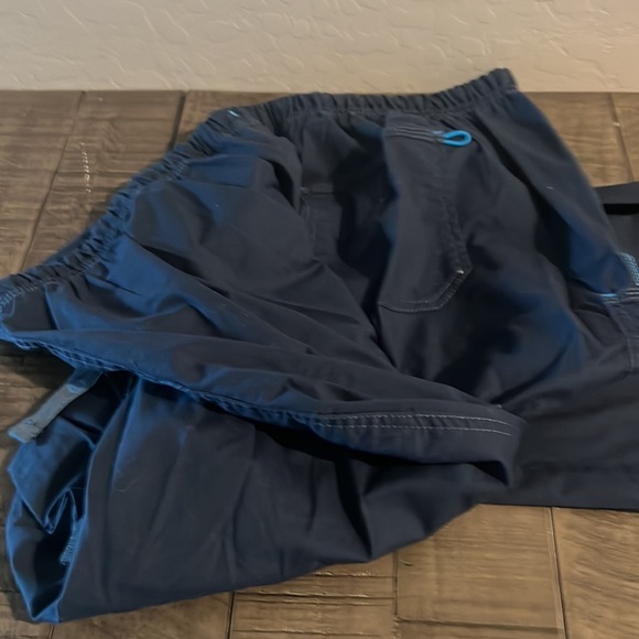 Navy blue scrubs top size 3x bottom size do - Picture 2 of 3